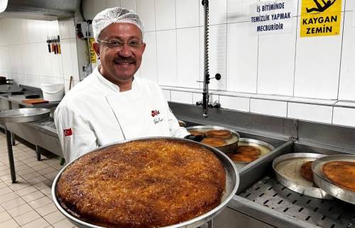 Afyon’un meşhur tatlısı ekmek kadayıfına bayram akını