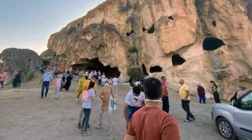 Afyon ve Eskişehir'in göz bebeği, turistlerin gözdesi oldu!