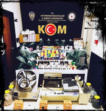 Afyonkarahisar’ Da Kaçak Makaron Ve Elektronik Sigara Operasyonu
