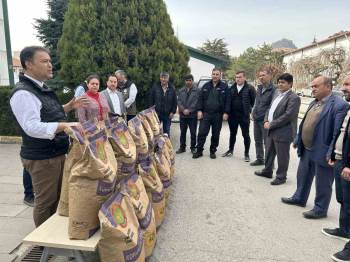 Afyonkarahisar 9 Bin 250 Gram Korunga Tohumu Dağıtıldı
