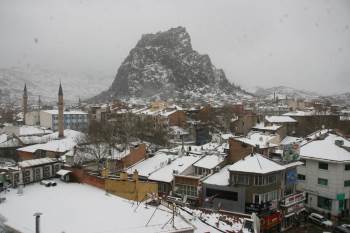 Afyonkarahisar’A Beklenen Kar Yağışı Geldi
