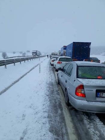 Afyonkarahisar-Antalya Karayolu Kar Yağışı Nedeniyle Kapandı
