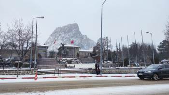 Afyonkarahisar Beyaz Örtüyle Kaplandı
