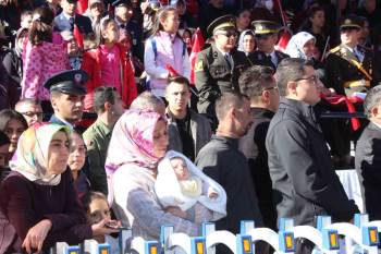 Afyonkarahisar’Da ‘Cumhuriyet’ Coşkusu
