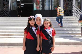 Afyonkarahisar’Da 10 Bin 972 Öğretmen Ve 147 Bin 241 Öğrenci İle Ders Başı Yaptı
