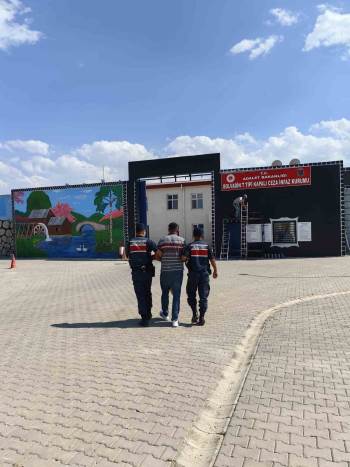 Afyonkarahisar’Da 13 Yıl Kesinleşmiş Hapis Cezası Bulunan Kaçak Şahıs Yakalandı
