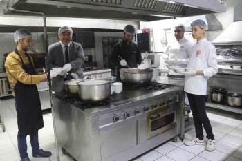 Afyonkarahisar’Da 28 Bin Öğrenciye Ücretsiz Yemek Verilecek
