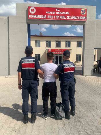 Afyonkarahisar’Da 5 Yıl 5 Ay Hapis Cezası İle Aranan Kaçak Yakalandı
