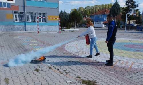 Afyonkarahisar’da AFAD’dan öğrencilere afet tatbikatı!