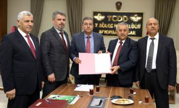 Afyonkarahisar’Da Afray Banliyö Hattı Proje Sözleşmesi İmzalandı
