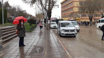 Afyonkarahisar’Da Bahar Kışa Döndü
