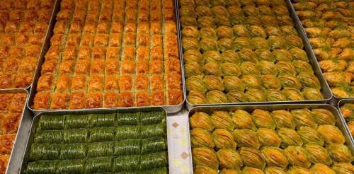Afyonkarahisar’da bayram öncesi tatlı mesaisi yoğunlaştı