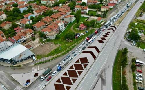 Afyonkarahisar’da bayram öncesi trafiğinde kilometrelerce kuyruk oluştu