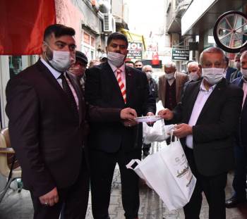 Afyonkarahisar’Da Berber Ve Kuaför Salonları Ücretsiz Dezenfekte Ediliyor
