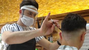 Afyonkarahisar’Da Berber Ve Kuaförler Gece 24.00’A Kadar Faaliyet Gösteriyor
