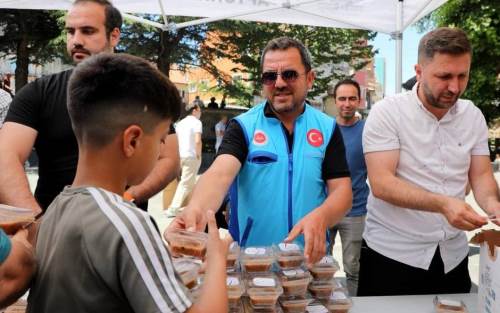 Afyonkarahisar'da binlerce kişiye aşure ikramı