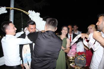 Afyonkarahisar’Da Bir Garip Takı Töreni
