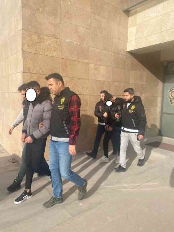 Afyonkarahisar’Da Çalmadık Akü Bırakmadılar
