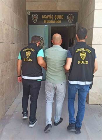 Afyonkarahisar’Da Cebir, Tehdit Veya Hile Kullanarak Kişiyi Hürriyetinden Yoksun Kılma Suçundan Aranan Şahıs Yakalandı
