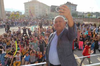 Afyonkarahisar’Da Çocuk Şenliği Etkinliği Sürüyor
