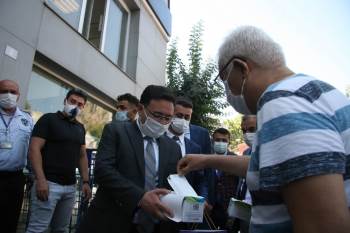 Afyonkarahisar’Da Covid-19 Tanılı Kişilerin Kuralları İhlal Etmemeleri İçin Denetimler Yapılıyor
