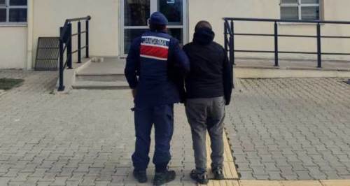 Afyonkarahisar'da dolandırıcılık ve hırsızlık suçundan aranan kişi yakalandı