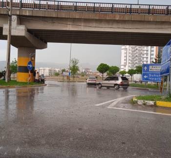 Afyonkarahisar’Da Dolu Ve Sağanak Yağış Etkili Oldu
