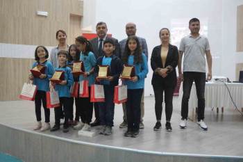 Afyonkarahisar’Da En Çok Kitap Okuyan Öğrenciye Hediye
