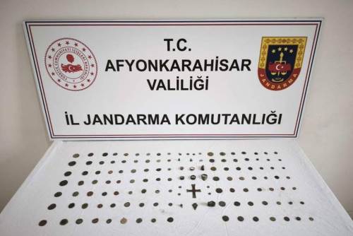 Afyonkarahisar'da ev baskınından tarihi eserler çıktı!
