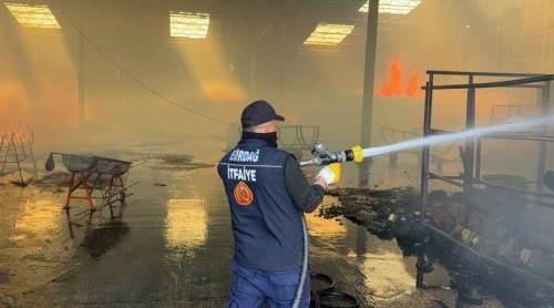 Afyonkarahisar’da fabrika yangını kontrol altında