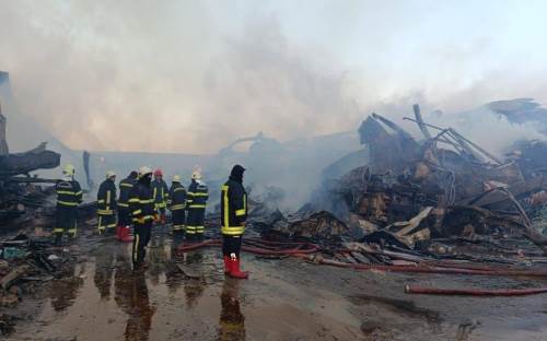 Afyonkarahisar’da fabrika yangınına eksi 5 derecede müdahale!