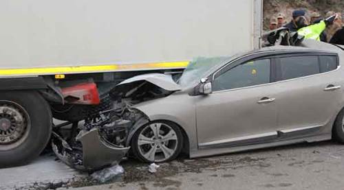 Afyonkarahisar'da feci kaza, genç kız hayatını kaybetti