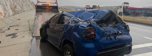 Afyonkarahisar’da feci kaza: Hurdaya dönen araçtan sağ çıktı!