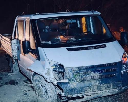 Afyonkarahisar’da feci kaza: Kamyonet menfez duvarına çarptı, 4 yaralı