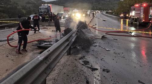 Afyonkarahisar'da feci kaza: Sürücü yanan araçta can verdi!