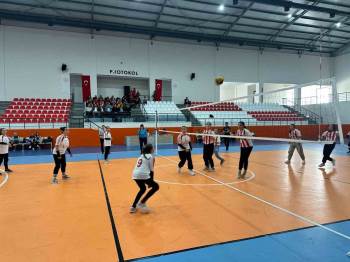 Afyonkarahisar’Da Genç Sporcular Müdür Kasapoğlu İle Bir Araya Geldi
