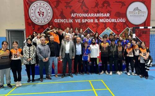 Afyonkarahisar’da gençler Floor Curling’de yarıştı, ödüller sahiplerini buldu