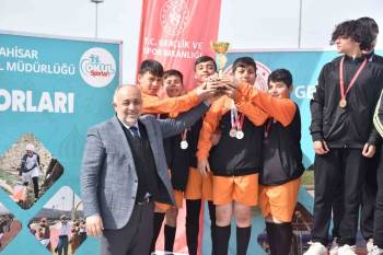 Afyonkarahisar’Da Gençler Ve Yıldızlar Bisiklet Müsabakaları Tamamlandı
