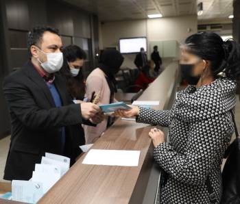 Afyonkarahisar’Da İhtiyaç Sahibi Öğrencilerin Bursları Yatırıldı
