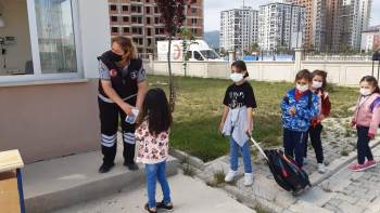 Afyonkarahisar’Da İlkokul Ve Ana Sınıflar Kapılarını Öğrenciler İçin Açtı
