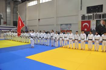 Afyonkarahisar’Da Judo Gençler Türkiye 1.’Liği Final Müsabakaları Başladı
