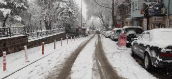 Afyonkarahisar’Da Kar Kalınlığı 5 Santimetreyi Buldu
