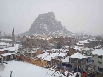 Afyonkarahisar’Da Kar Yağışı Başladı
