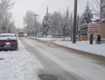 Afyonkarahisar’Da Kar Yağışı Etkili Oldu
