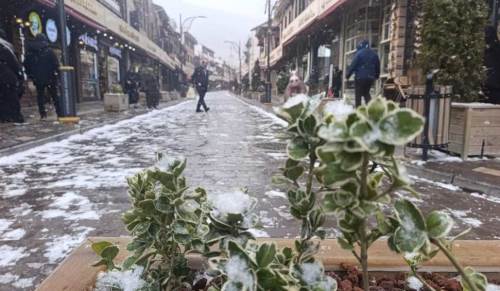 Afyonkarahisar’da kar yağışı kenti beyaza bürüdü