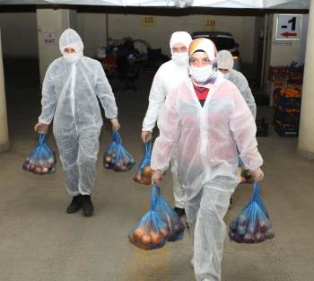 Afyonkarahisar’Da Karantinadaki İhtiyaç Sahibi Ailelere Meyve Dağıtımı Sürüyor
