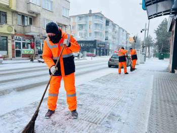 Afyonkarahisar’Da Karla Mücadele Devam Ediyor
