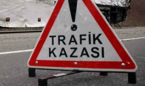 Afyonkarahisar’da kaza: Otomobil bariyerlere çarptı, 3 yaralı