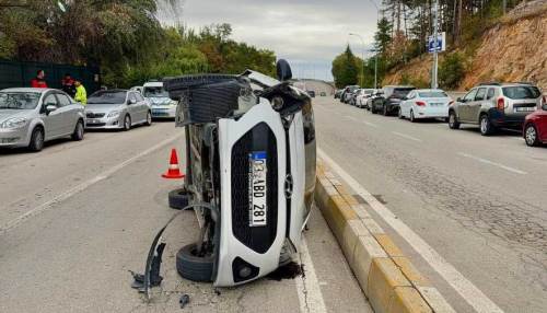 Afyonkarahisar’da korkutan kaza! Devrilen araçtan sağ çıktı