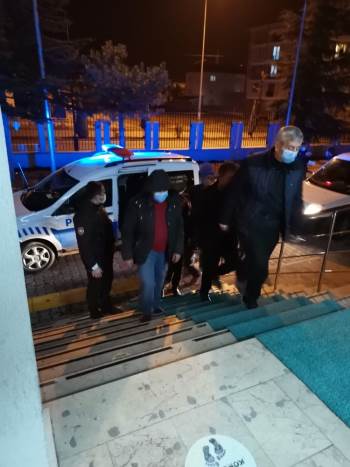 Afyonkarahisar’Da Kumar Oynayan 16 Kişiye 75 Bin Lira Ceza Kesildi
